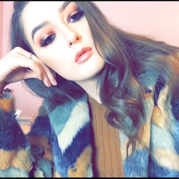 Meet your Posher, Abby - Picture 1 of 1